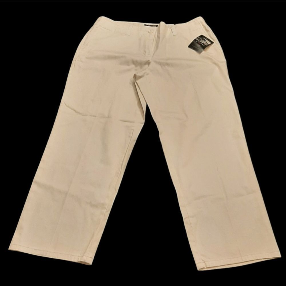 Axcess by Liz Claiborne White Capri Ankle Pant